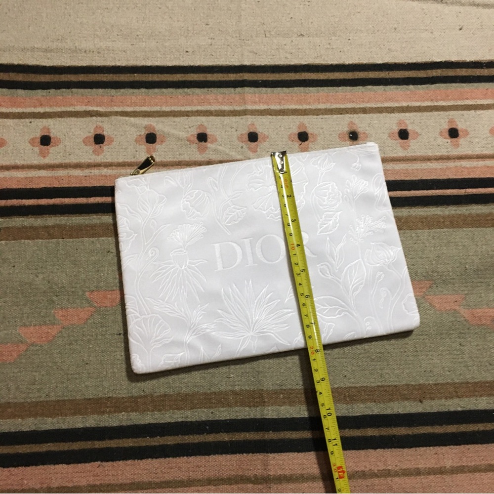 Dior zipper pouch soft material floral pattern embedded int material - Picture 3 of 10